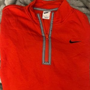 Worn one, orange Nike quarter zip! Size M matches leggings